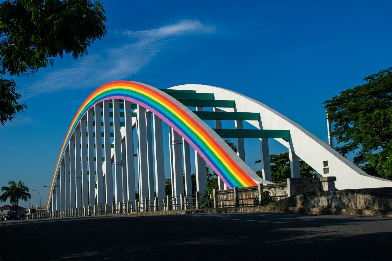 Ponte do Arco-Íris, litoral de São Paulo